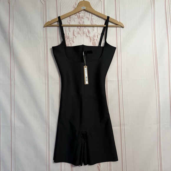 SKIMS Tops - NWT SKIMS BODY ZONED OPEN BUST Mid Thigh BODYSUIT Onyx Black Size Large $88